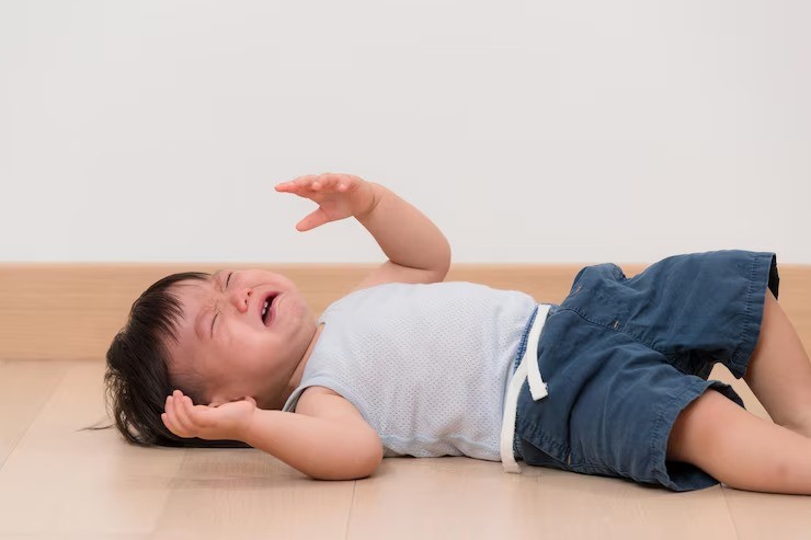 anak tantrum, cara menghadapi tantrum, kenapa anak tantrum, tantrum balita, parenting positif tantrum, anak marah meledak-ledak, tips menghadapi emosi anak